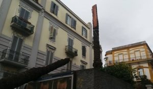 palma_caduta_vomero_via_solimena2_ildesk
