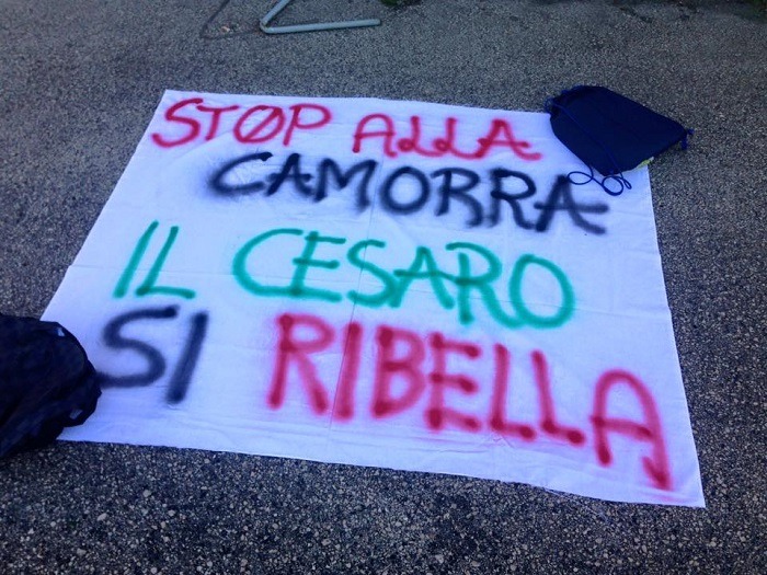 Torre Annunziata, marcia per la legalità dopo il ritrovamento di esplosivo vicino alla scuola