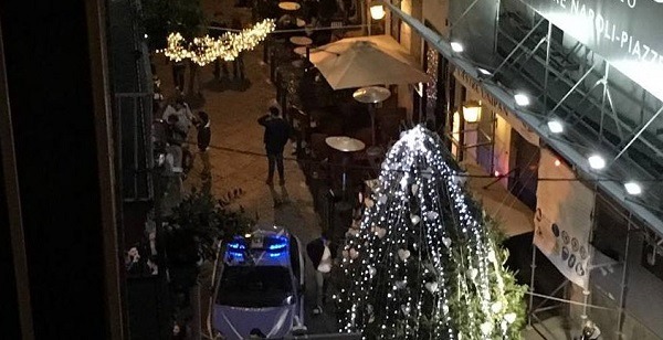 Paura a Chiaia, maxi rissa ai baretti: e qualcuno grida ai colpi di pistola