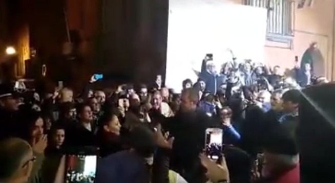 Notte dell’arte, de Magistris si mette a ballare la tarantella – Video