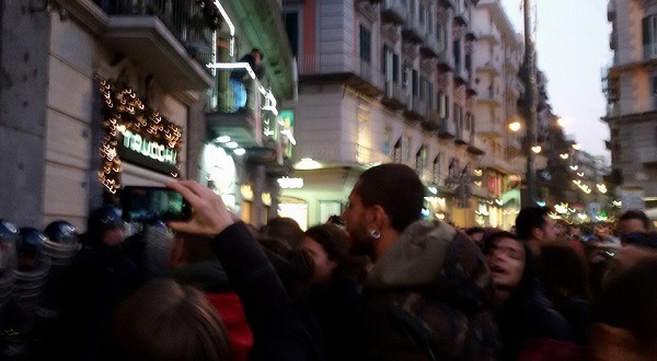 Giannini contestata dagli studenti a Napoli, tensioni al centro