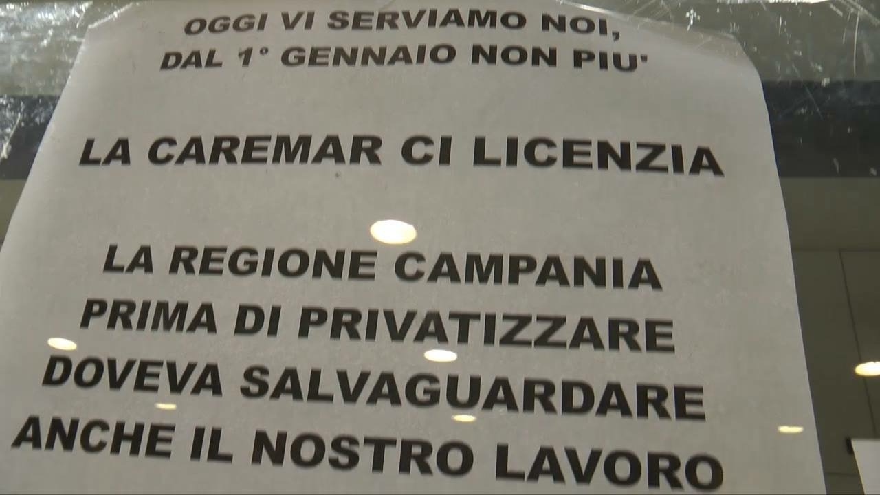 Bigliettai della Caremar in protesta “cacciati” dai nuovi arrivati