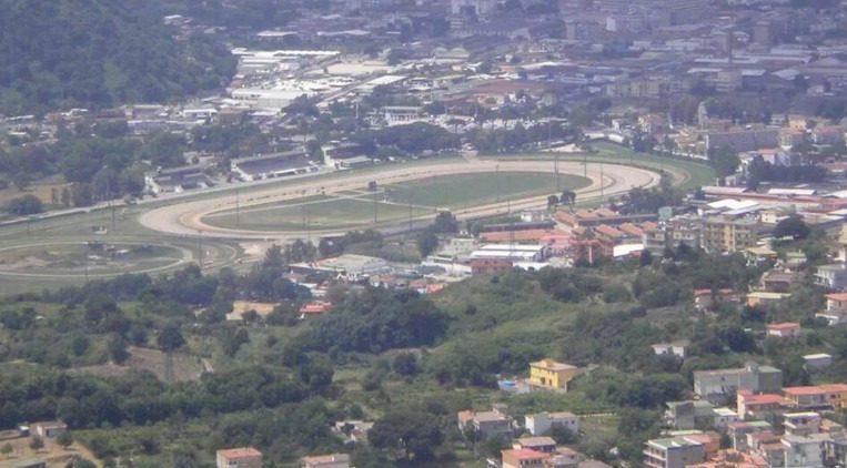 Ippodromo di Napoli, 76 licenziamenti in attesa del nuovo bando di gara