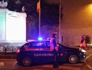 Pozzuoli, lite tra ragazzi sfocia in zuffa tra genitori: bidet lanciato da balcone, 48enne ferito