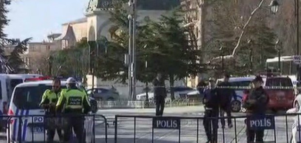 Terrore a Istanbul, kamikaze fa strage in piazza. Esplosione in un hotel