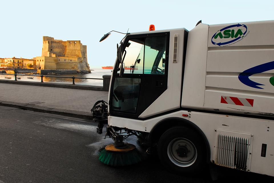Asia, più mezzi, più attrezzature e premi ai lavoratori per pulire Napoli