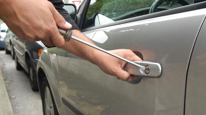 Furti d’auto, Napoli maglia nera con 47 al giorno. Campania regione peggiore d’Italia