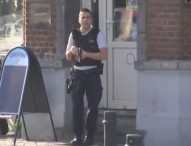 Blitz anti terrorismo a Bruxelles: feriti 4 agenti, un sospetto ucciso. Due in fuga