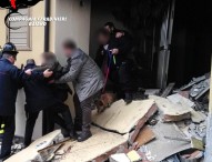 Montoro, esplosione sventra appartamento: feriti 2 giovani fratelli, salvata anziana