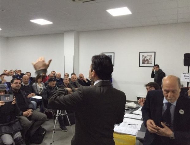 Gli espulsi dal M5S a Napoli: “Valutiamo ricorso, se accolto invaliderebbe il voto online”