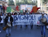Bagnoli, Renzi va da Caltagirone e invita de Magistris in prefettura: “L’abbraccio”. Ira comitati