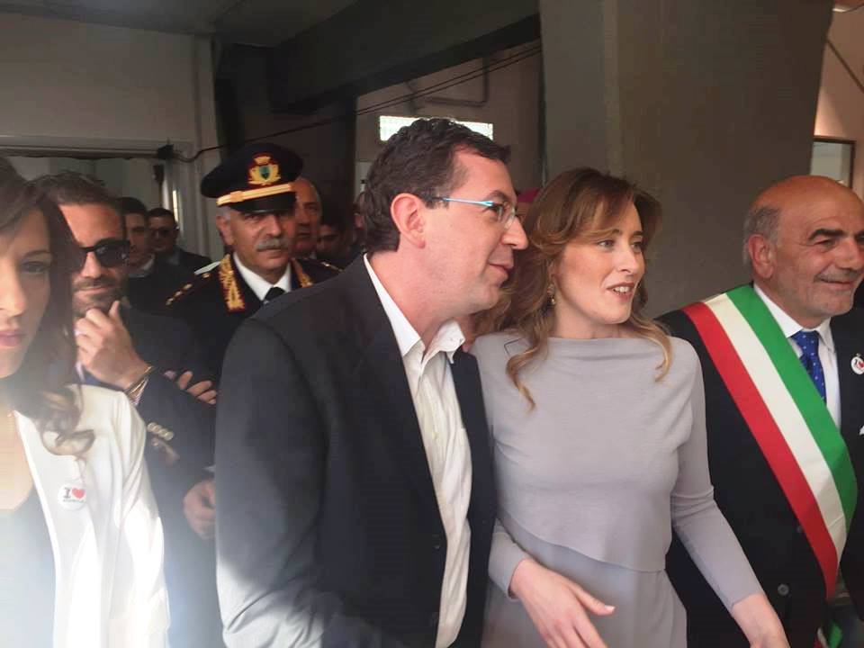 La “ministra” Boschi arriva sui Monti Lattari e diventa “reginetta di Agerola”