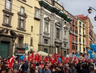 A Napoli sfilano in migliaia per dire no alla legge Fornero