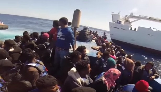 Mamma le muore durante traversata: a Lampedusa sbarca sola una migrante di 9 mesi