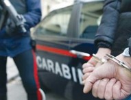 Droga confezionata da bambini, tassisti per rivenderla: 45 arresti a Napoli, colpito il clan Elia