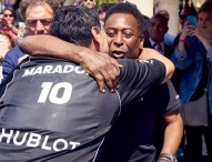 Partita della pace tra Maradona e Pelé, a Parigi sotterrano la guerra dei 30 anni