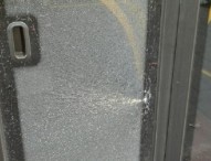 Ponticelli, vandalizzato autobus nuovissimo: gang spacca vetro per un rimprovero, poi pugni e calci