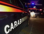 Napoli, bomba esplode nel quartiere Mercato: danni a portone e vetture