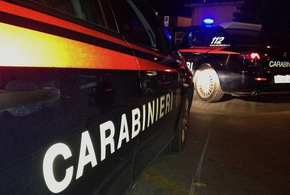 Boscoreale: ubriaco sfascia auto in sosta e sfugge all’ira dei passanti, arrestato