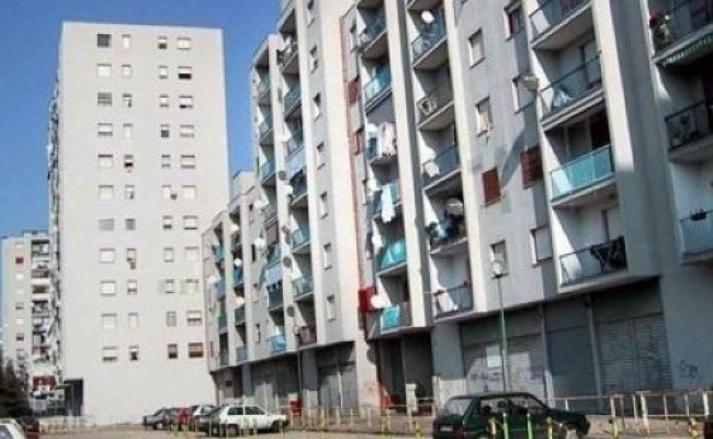 Case popolari ai camorristi, l’avvocatura comunale gela Palazzo San Giacomo: negarle è impossibile
