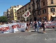 Decide Napoli, corteo per il primo consiglio comunale: “Le priorità le stabiliscono i cittadini”