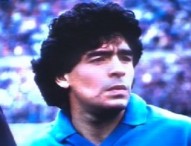 Festa per i 90 del Napoli, fischi a video di Higuain. Maradona: “La sua storia finisce, la mia mai”