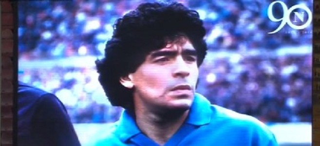 Festa per i 90 del Napoli, fischi a video di Higuain. Maradona: “La sua storia finisce, la mia mai”