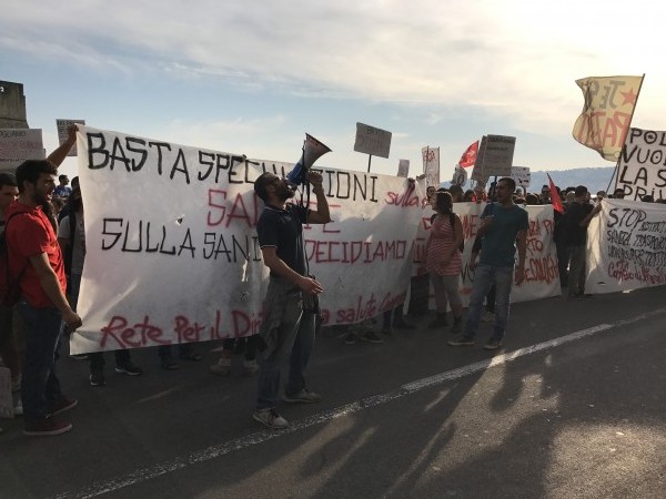 Sanità negata in Campania, protestano i comitati: forfait Lorenzin