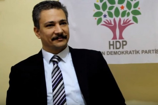 Turchia, arrestato leader curdo in partenza per Napoli: “Veniva per denunciare dittatura di Erdogan”