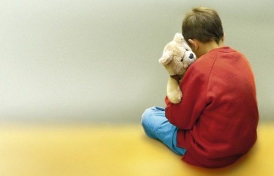 Vomero, sospeso il progetto Asl per bambini autistici: genitori in piazza