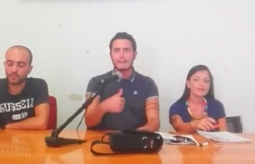 Bagnoli, de Magistris sfila a Roma coi comitati. Gli attivisti sfidano il divieto anti corteo