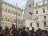 Corteo Bagnoli, manifestanti a piazza Montecitorio: “Renzi via da Napoli”