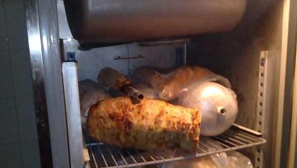 Napoli: carni putrefatte in frigo, chiuso ristorante al centro storico