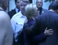 L’America ricorda l’11 settembre, Hillary accusa un malore: via dalla cerimonia
