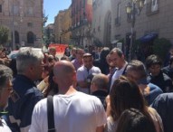 Napoli Servizi, operatori sociali in piazza dopo la lettera-capestro: “Intervenga il sindaco”