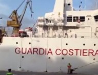 Porto di Napoli, sbarcati 463 migranti. A bordo cadavere di ragazza incinta