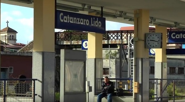 La Calabria a binario unico, video reportage sui trasporti vergogna