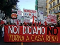 A Napoli in migliaia sfilano contro la riforma costituzionale, tentata occupazione della sede del Pd