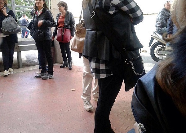 Napoli Servizi, lavoratori firmano la transazione ma si autodenunciano: “Costretti dal bisogno di lavoro”