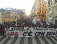 Referendum, in decine di migliaia sfilano a Roma per il No: “Abbiamo subito per troppo tempo”