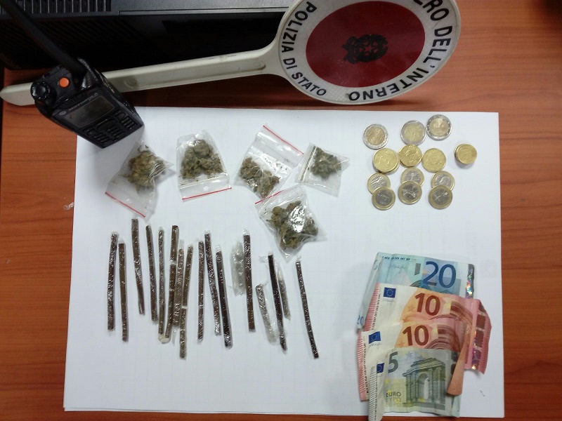 Napoli, pusher arrestato ai Decumani