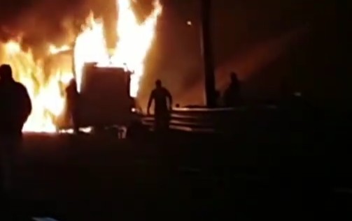 Bus ungherese si incendia sull’A4: 16 morti, strage di ragazzi in gita