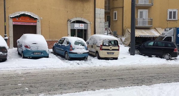 Irpinia sotto la neve, emergenza strade e blackout
