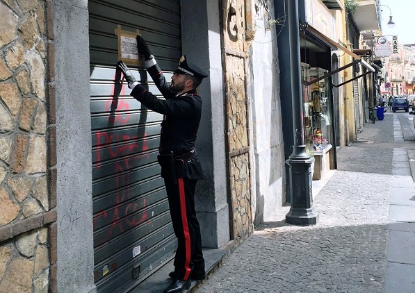 Pompei, camere a prostitute a prezzi di favore: arrestato albergatore