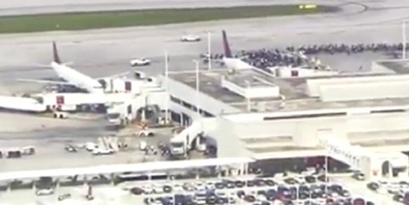 Florida, spari seminano terrore in aeroporto: morti e feriti, preso il killer