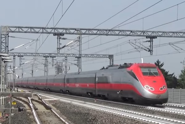 Alta Velocità, Trenitalia dimezza aumenti degli abbonamenti ai pendolari