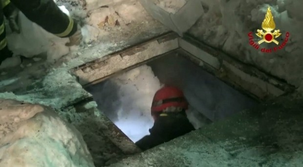 Hotel Rigopiano, si scava senza sosta. Bilancio: 11 superstiti, 5 vittime e 23 dispersi