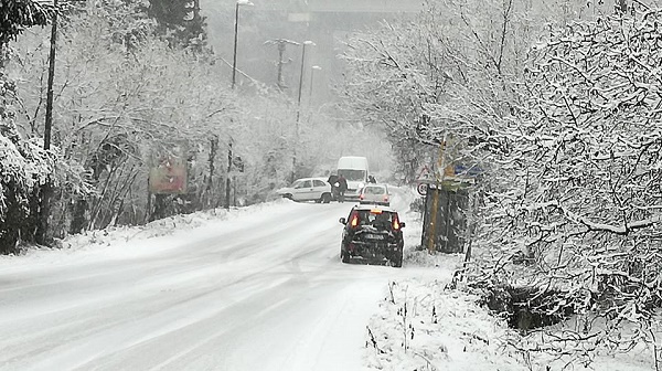 Irpinia sotto la neve, domani scuole chiuse ad Avellino e molti Comuni