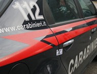 Palma Campania, pugni e calci su porta e auto della fidanzata: arrestato