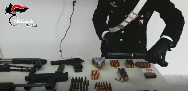 Caivano, scoperto altro arsenale della camorra: anche una pen gun